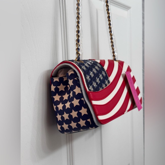 NWT🇺🇸Betsey Johnson American Flag Faux Leather Convertible Shoulder/Crossbody - Picture 3 of 12